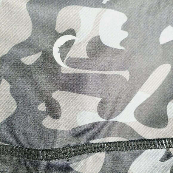 Zyia Active Gray Camo Light n Tight Leggings 2 - Picture 5 of 10